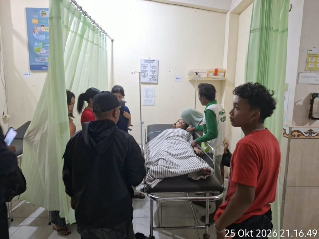 Korban terseret arus mendapat perawatan di Puskesmas II Jembrana