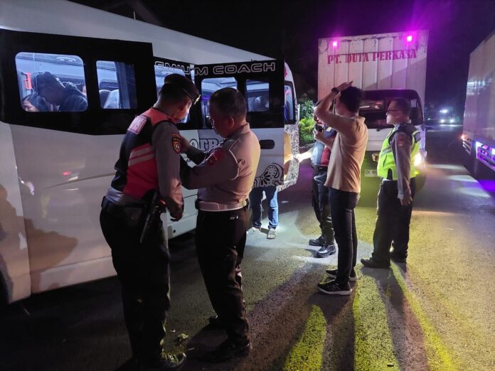 32523877-1bac-4255-bbaf-c6b6bd56c97f