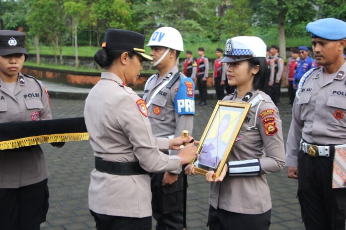 b0d89913-ffe5-4eb4-8abd-619f9193b908