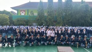 Siswa-siswi MAN 1 Jembrana berfoto bersama usai menyapu bersih Juara I OMI Bali 2026