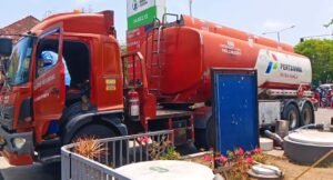 Truk tangki BBM Pertamina tiba di SPBU Sudirman Jembrana